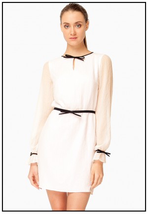 Біла сукня з гофрованого шифону