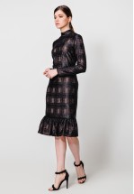 Чорна сукня міді зі збіркою