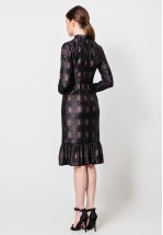 Чорна сукня міді зі збіркою