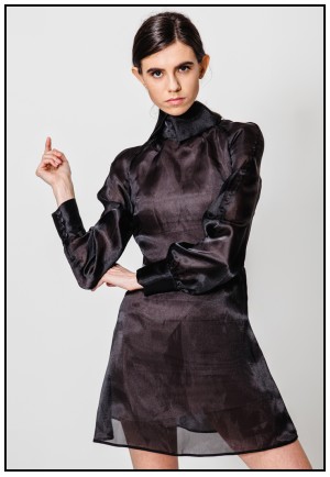 Чорна сукня міні з органзи