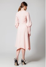 Ділова сукня в пудровому кольорі