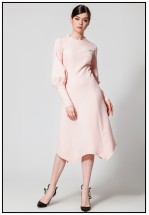 Ділова сукня в пудровому кольорі