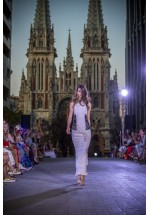 Ексклюзивна біла довга сукня