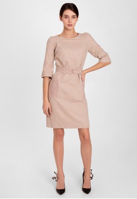 Тепла кашемірова сукня в бежевому кольорі