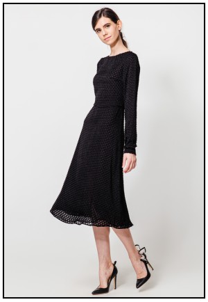 Елегантна чорна сукня міді