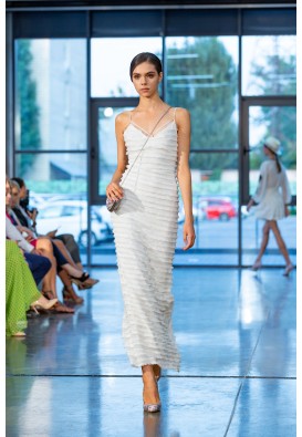 Элегантный сарафан на тонких бретелях