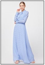 Блакитна сукня довжини максі