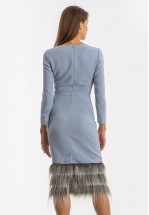 Блакитна сукня міді з хутряним манжетом по подолу