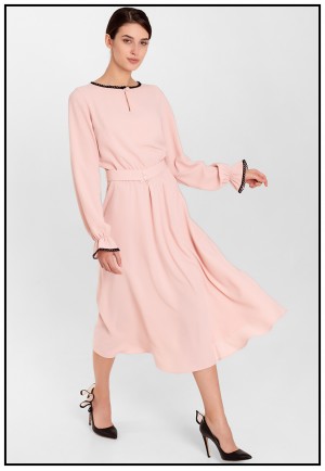 Коктейльна сукня міді в пудровому кольорі