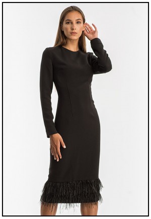 Коктейльна сукня зі страусиним пір'ям