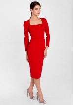 Красное платье-футляр