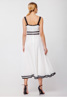 Легкий сарафан миди молочного цвета