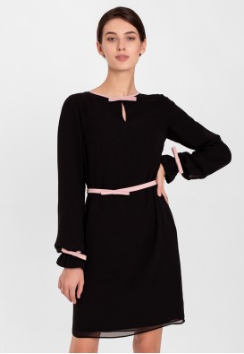 Маленька чорна сукня