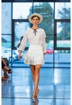 Ніжна молочна міні-спідниця