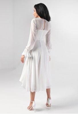 Ніжна біла сукня міді