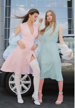 Ніжна сукня кольору Tiffany