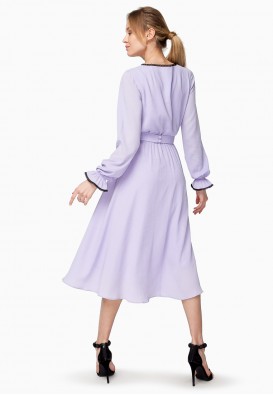 Ніжна сукня міді