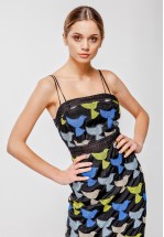 Облягаюча сукня міді на тоненьких бретелях