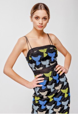 Облягаюча сукня міді на тоненьких бретелях