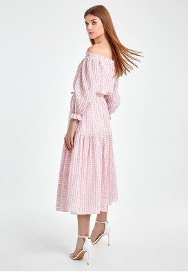 Сукня міді з відкритими плечима