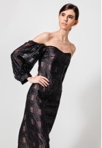 Сукня міді з відкритими плечима