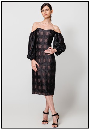 Сукня міді з відкритими плечима