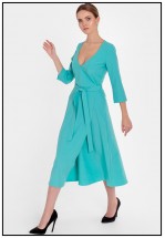 Сукня міді на запах в смарагдовому кольорі